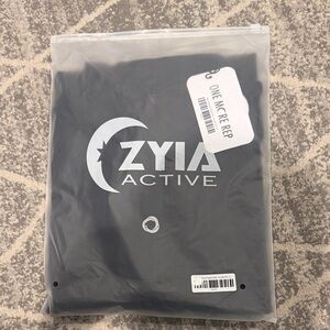 Zyia Active Men's Black Downtime 1/4 zip sweatshirt. Large